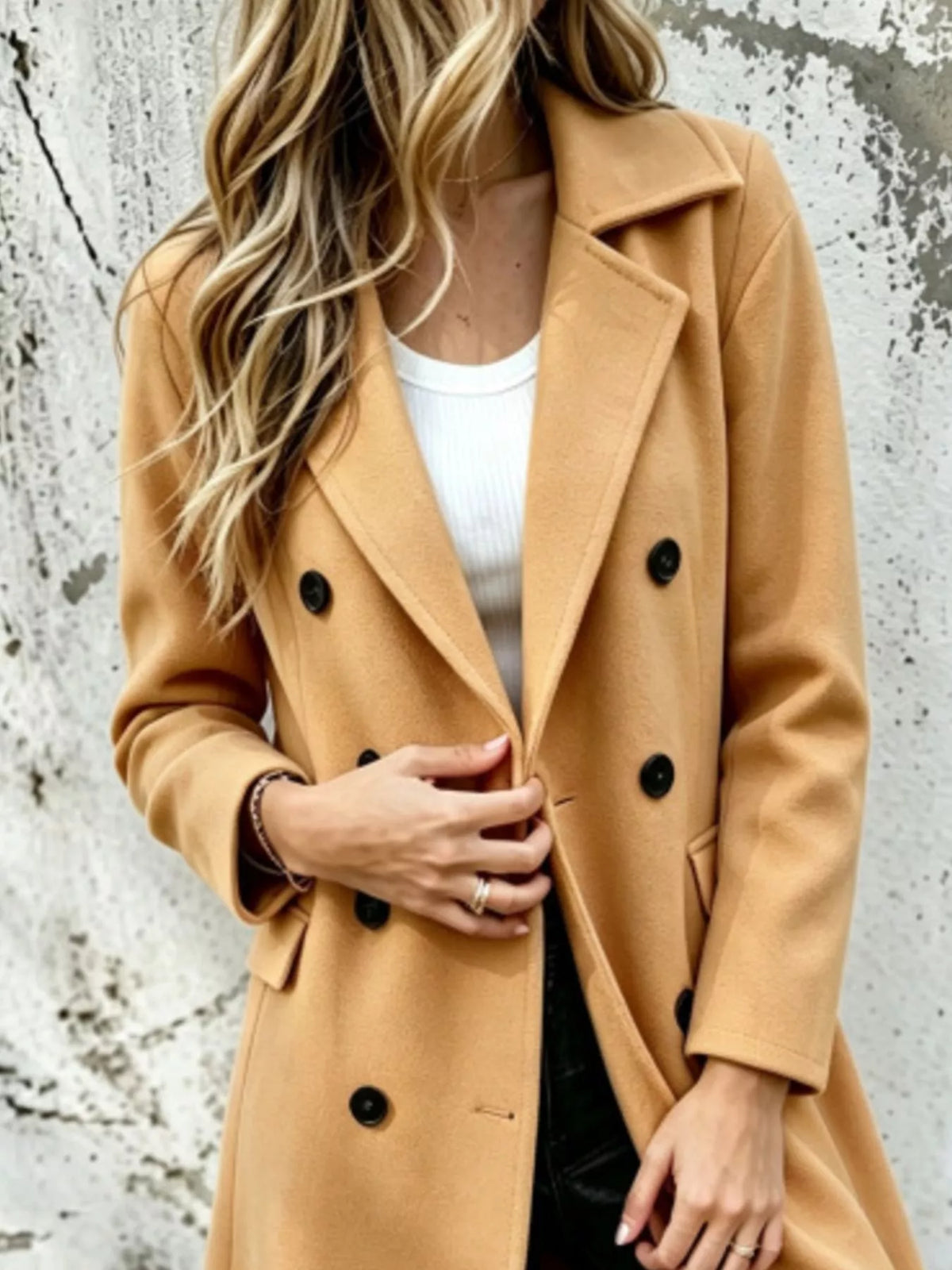 Long double-breasted lapel coat, tan, notched lapels and button details