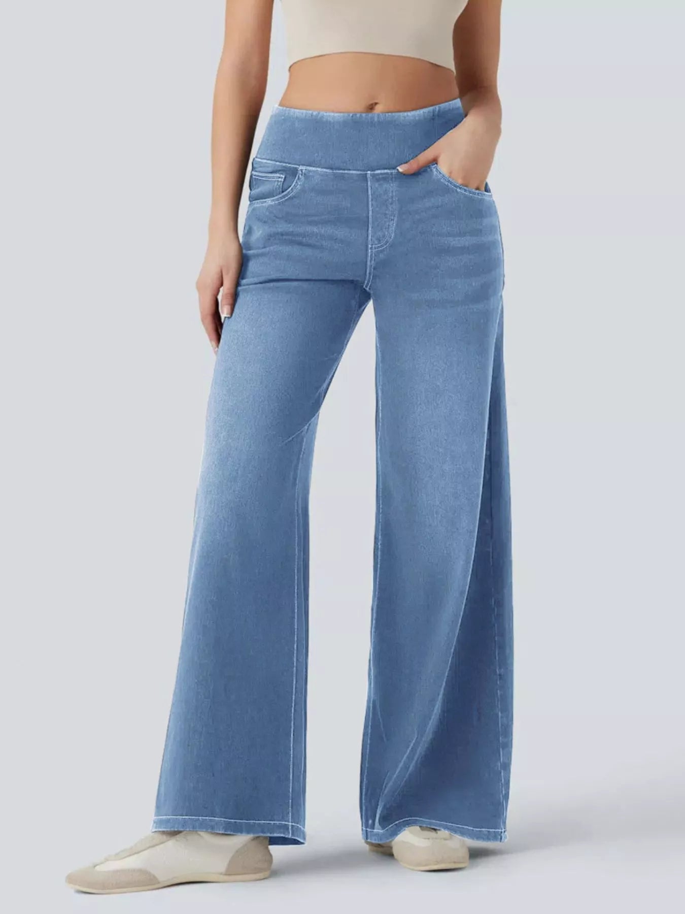 High-waisted wide-leg jeans in light blue wash, smooth front with wide straight legs