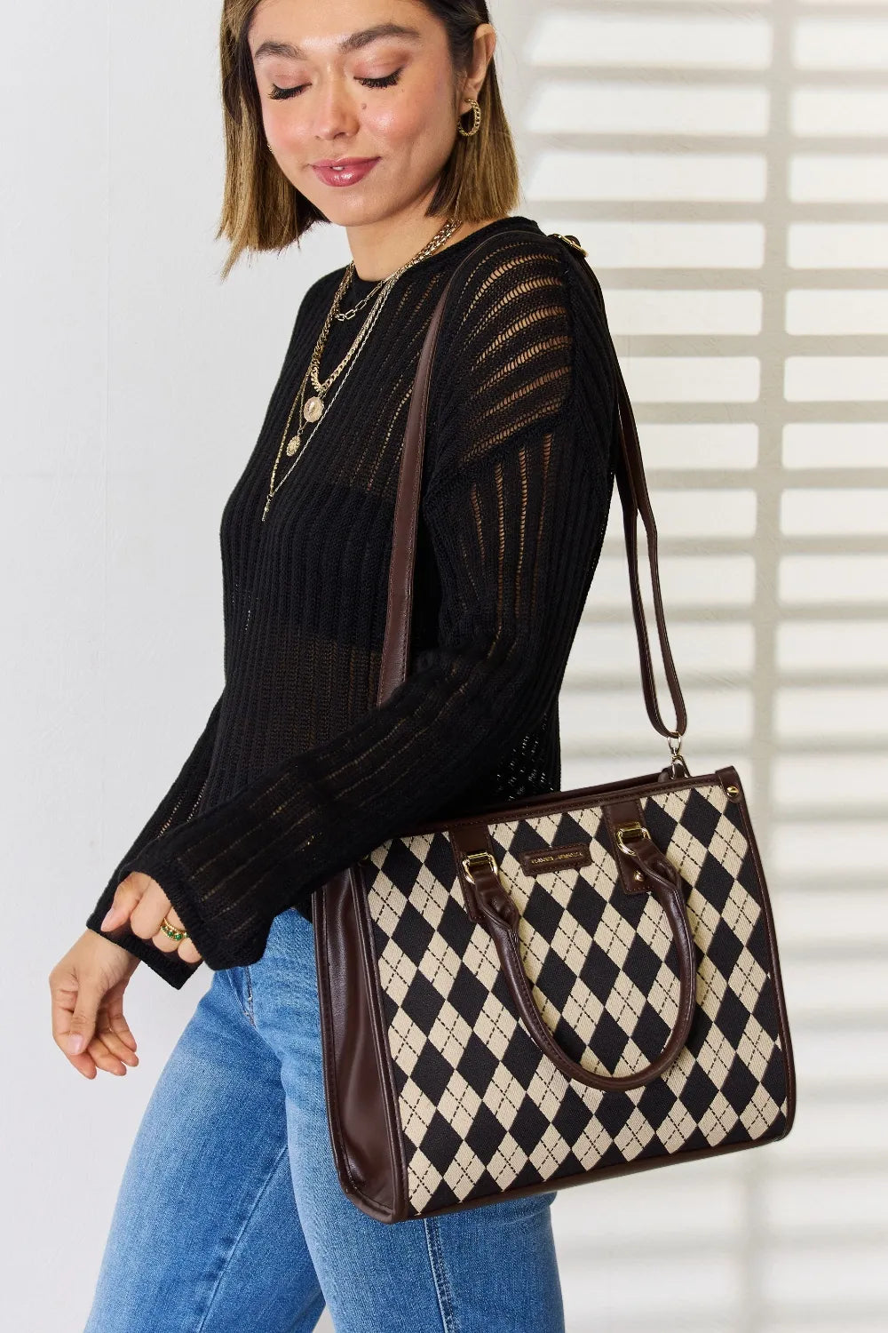 Argyle-pattern PU leather handbag with crossbody strap, cream-and-black diamond pattern