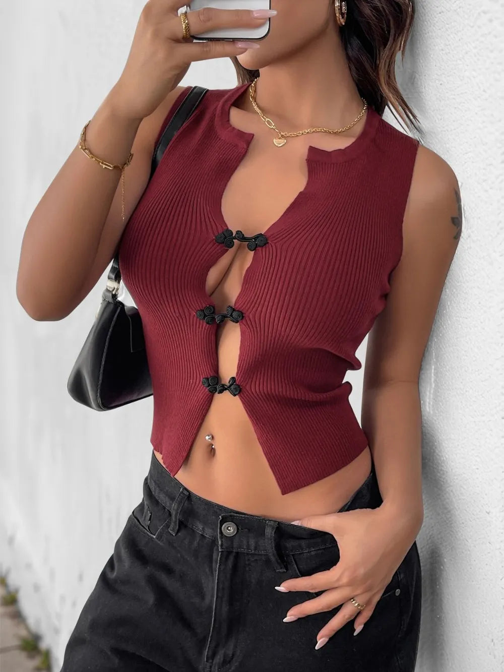 Burgundy ribbed cropped tank top with open button knot placket