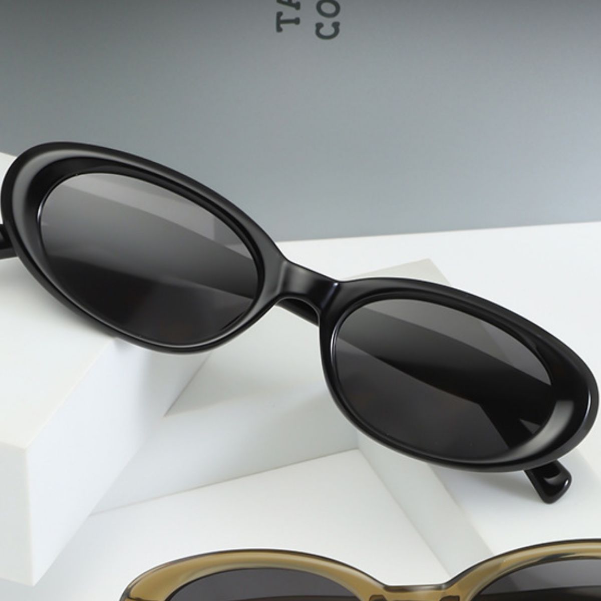 Cedar & Moore UV Protection Oval Sunglasses, black frame, Trendsi, 1-pair
