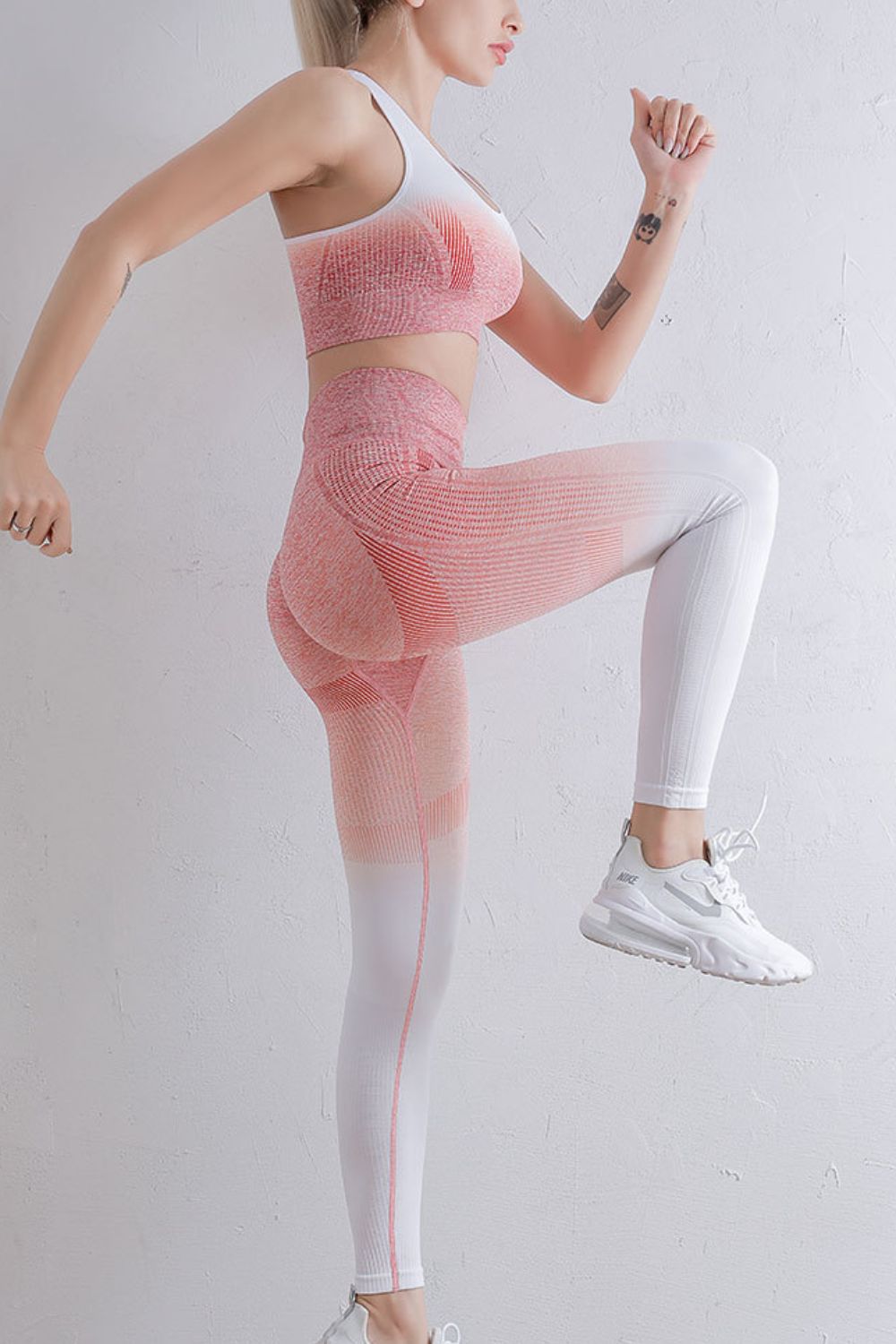 Sports bra and leggings set with pink gradient and breathable textured knit