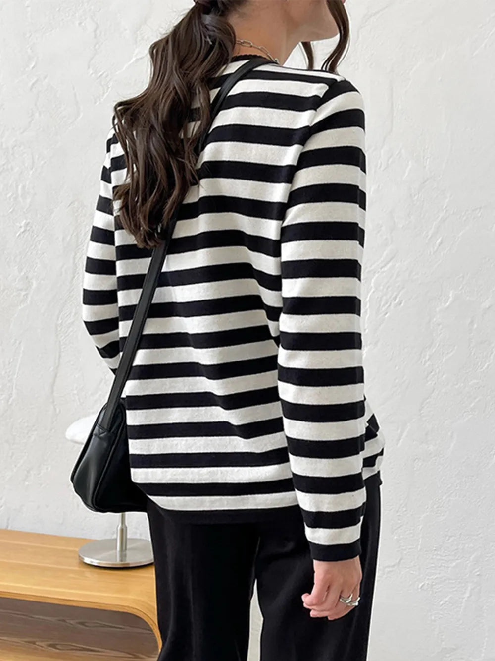 Striped long-sleeve sweater with round neck, black and white horizontal stripes.