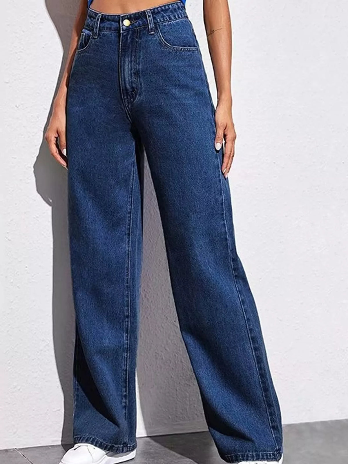 High-waisted vintage wash denim jeans, medium blue, wide straight-leg fit