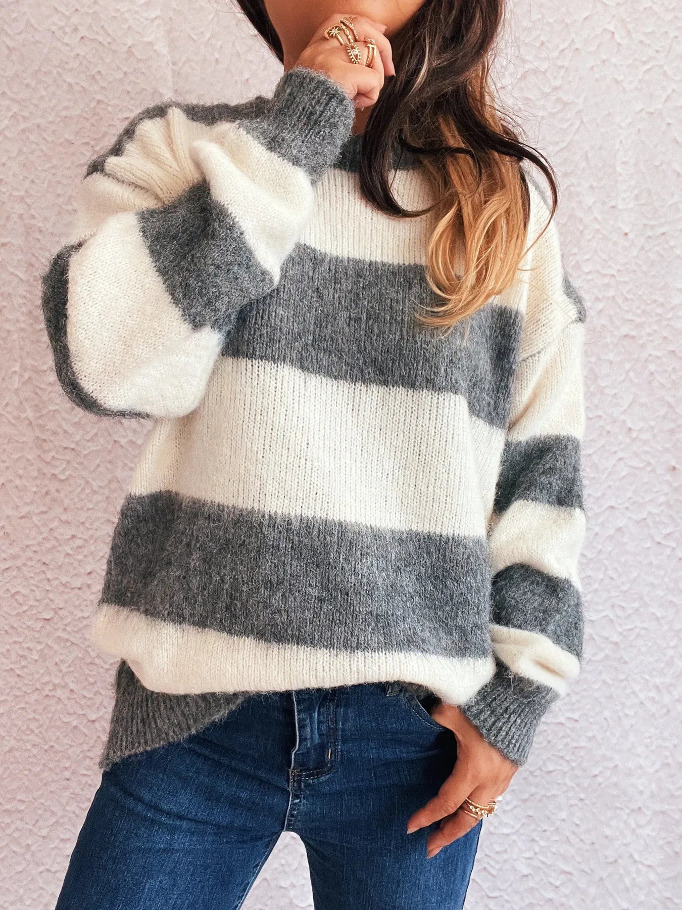 Striped long sleeve sweater in white and dark gray with wide horizontal bands