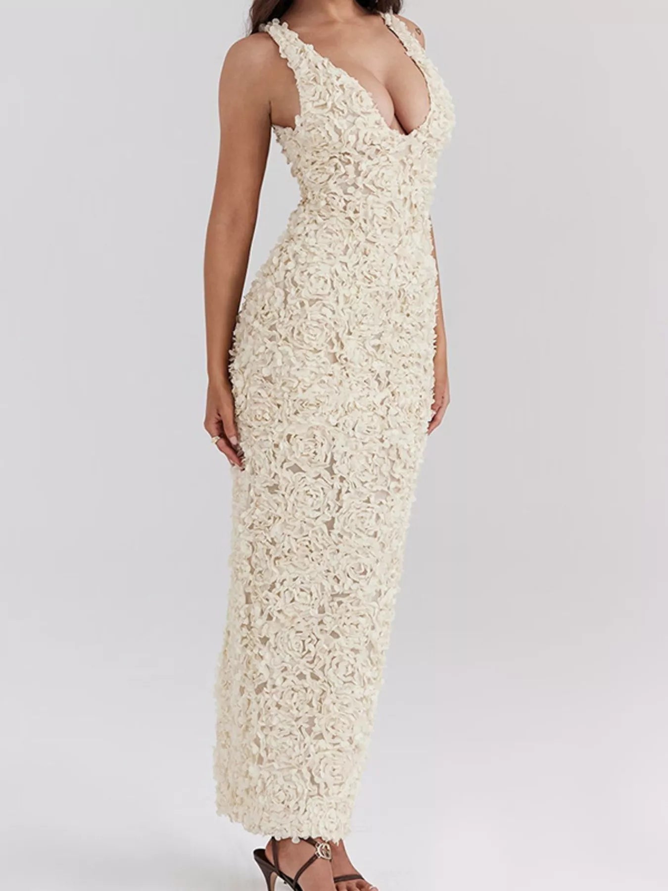 Cedar & Moore Floral applique deep V-neck ivory maxi dress, Trendsi