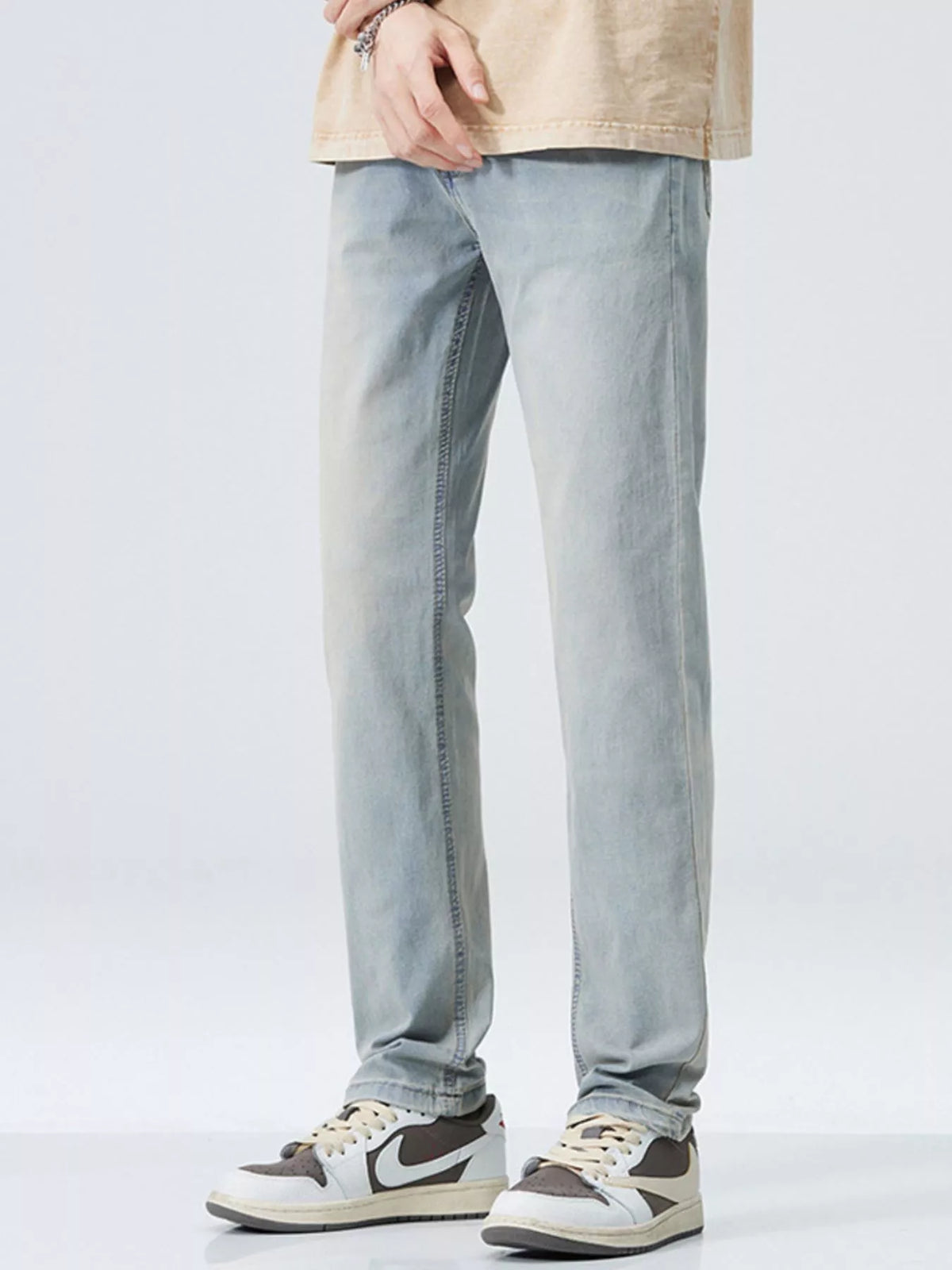 Men’s washed stretch straight-fit jeans in light gray-blue with front fly and pockets