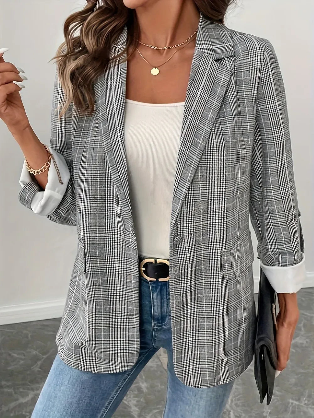 Light gray plaid single-breasted blazer with notched lapel and long sleeves