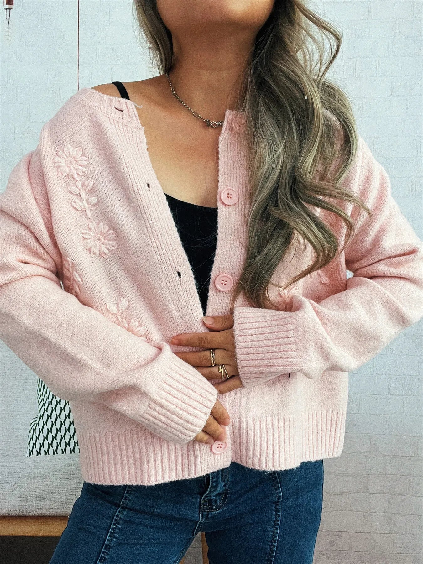 Pink cardigan with floral embroidery, button front and ribbed cuffs, V-neck placket