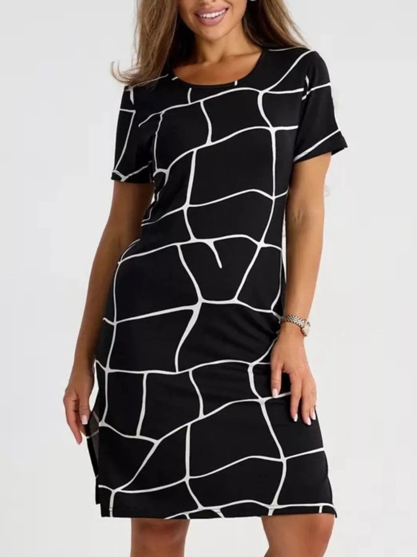 Black geometric print midi dress, crew neck, short sleeves