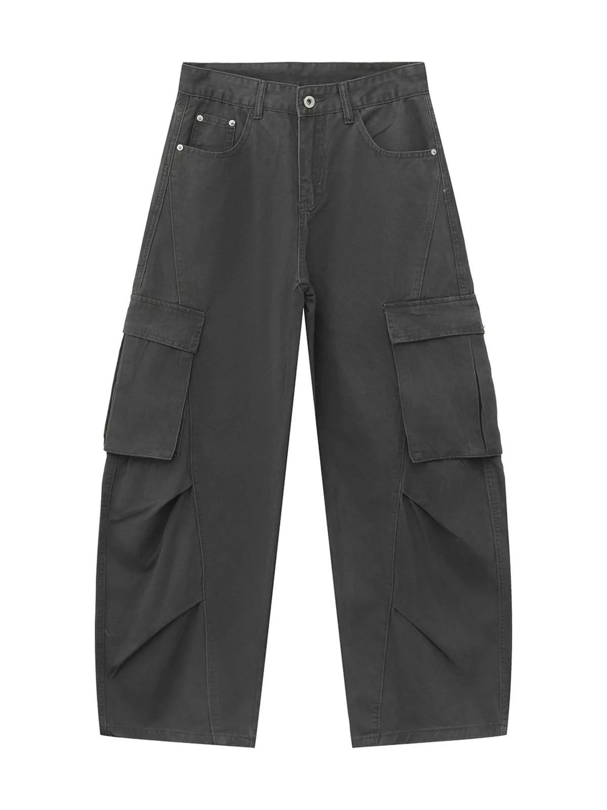 Loose-fit black cargo jeans with flap cargo pockets and button closure