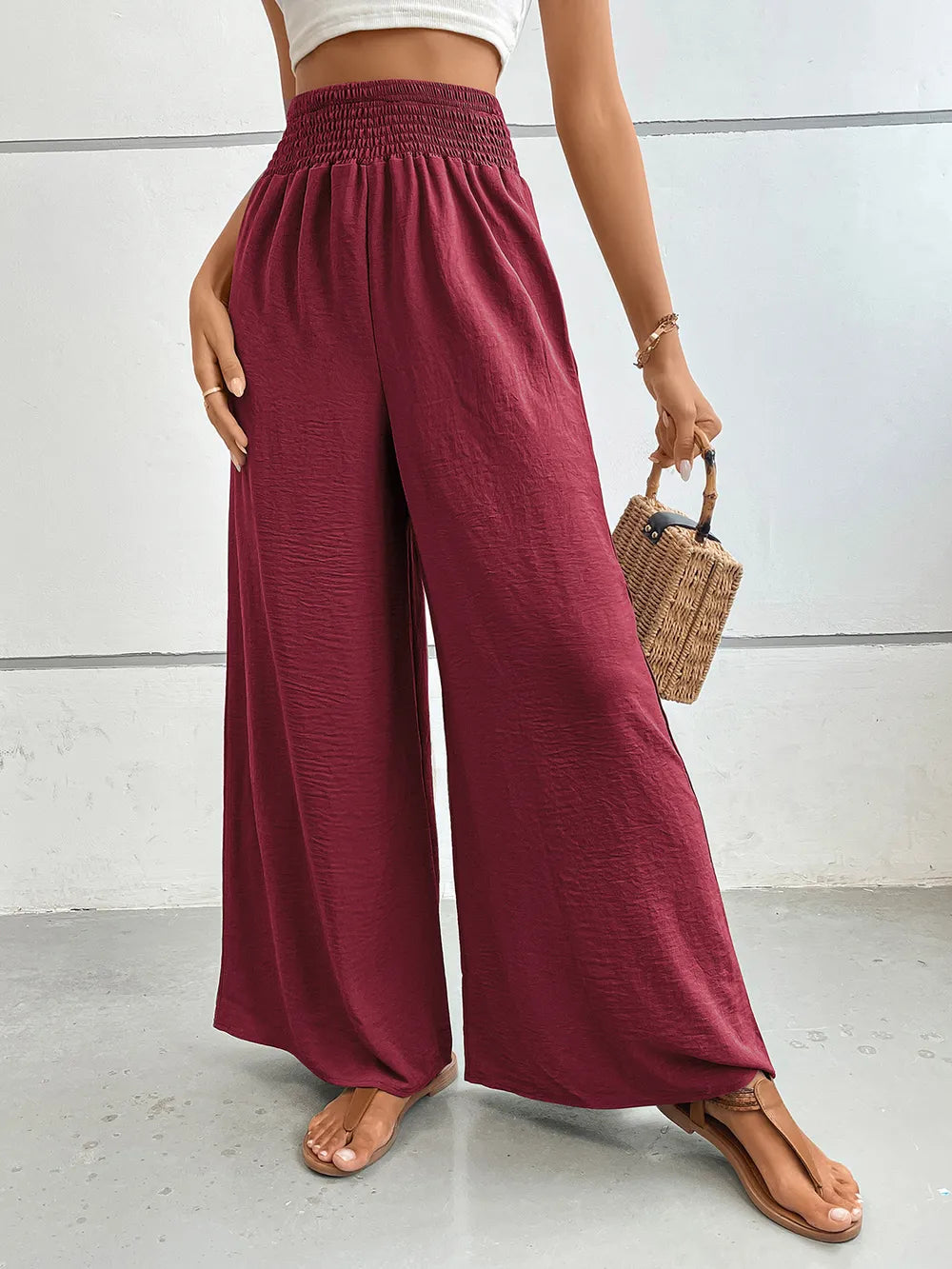 Wide-leg pants in burgundy with elastic waist and side pockets