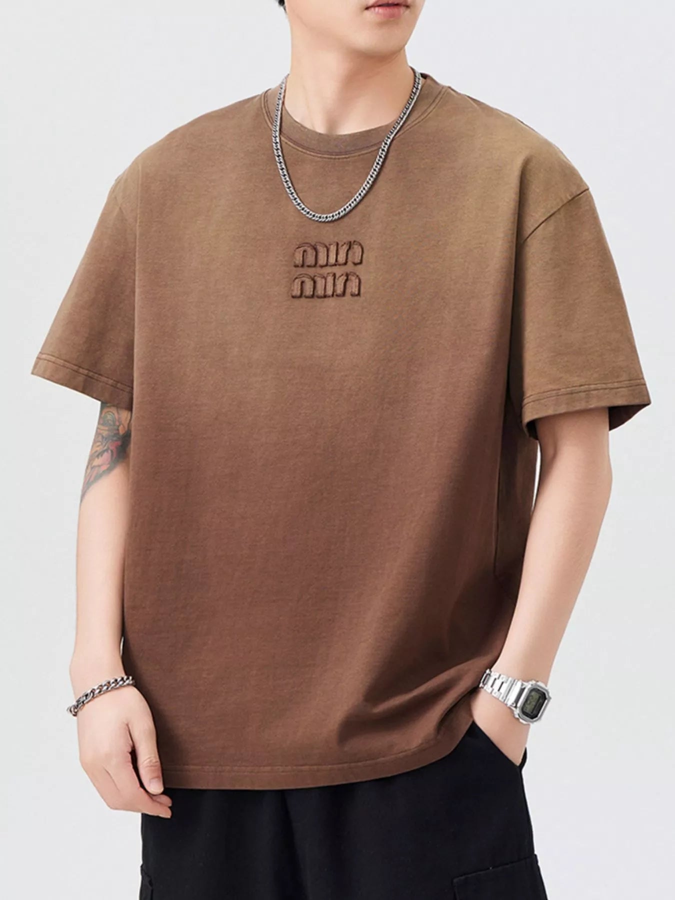 Brown crewneck short-sleeve T-shirt with small chest logo