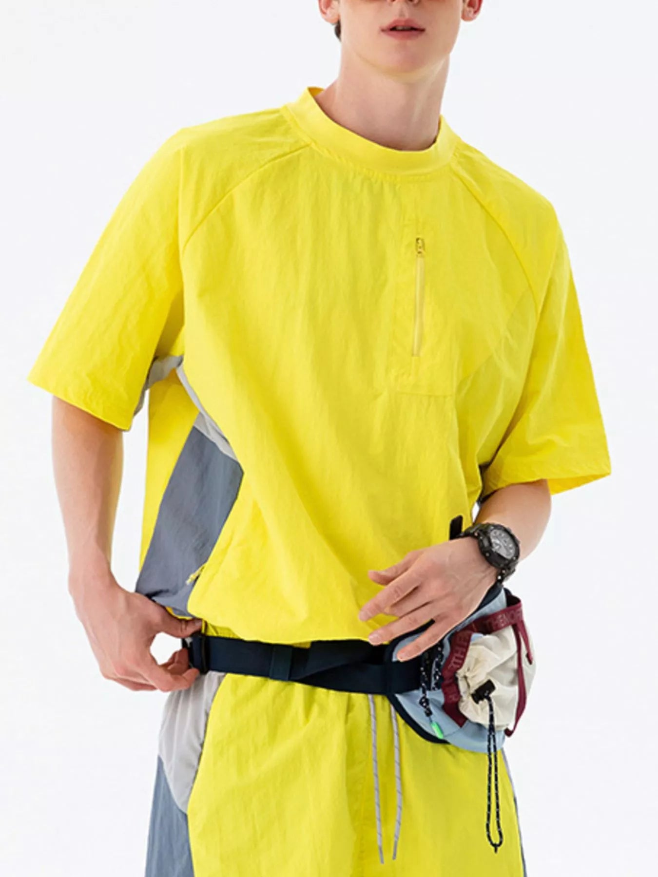 Men's contrast T-shirt in lemon yellow with crew neck, short sleeves, and button placket