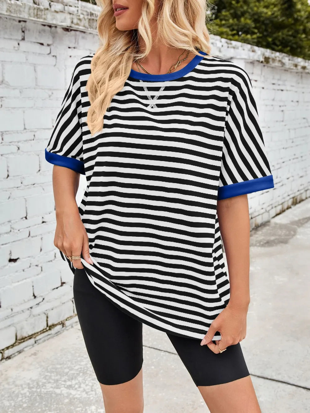 Striped round-neck half-sleeve T-shirt in black with white stripes and blue cuffs