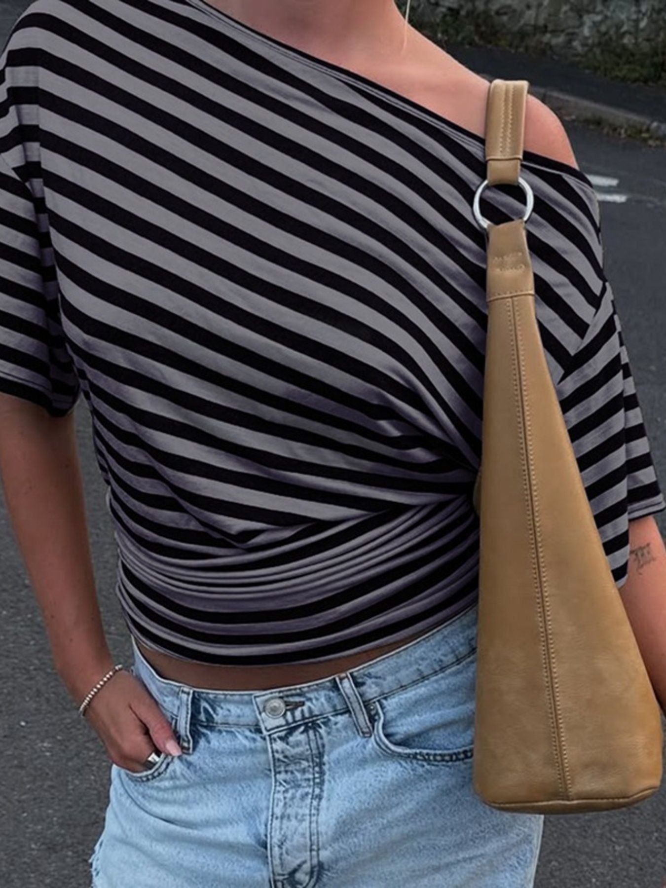 Cedar & Moore Striped one-shoulder T-shirt in black and gray, Trendsi.