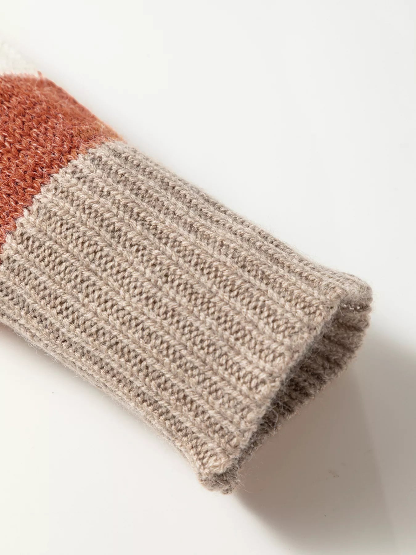 Striped sweater cuff with ribbed knit and multicolor banding