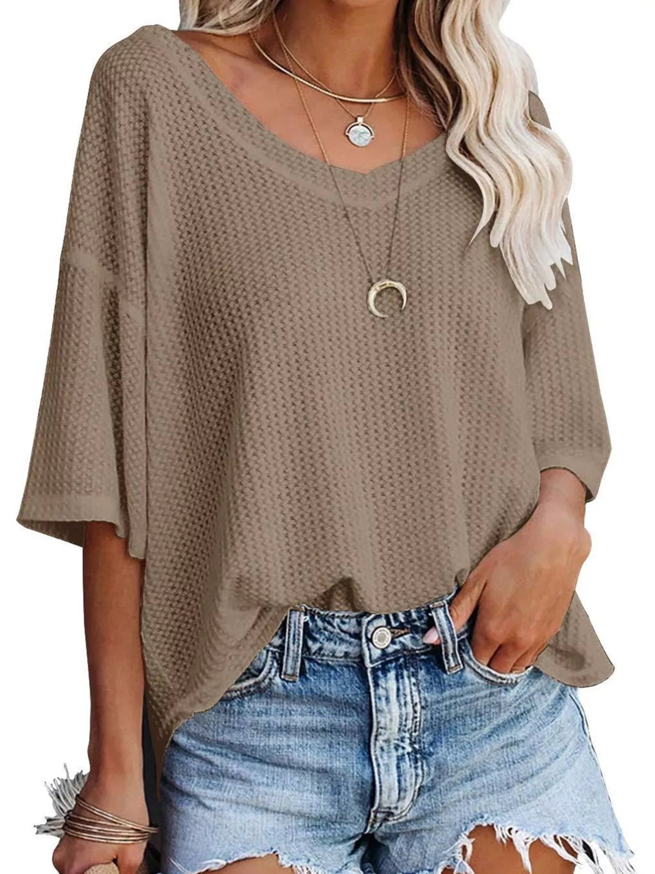 Khaki waffle-knit V-neck short-sleeve T-shirt with textured surface