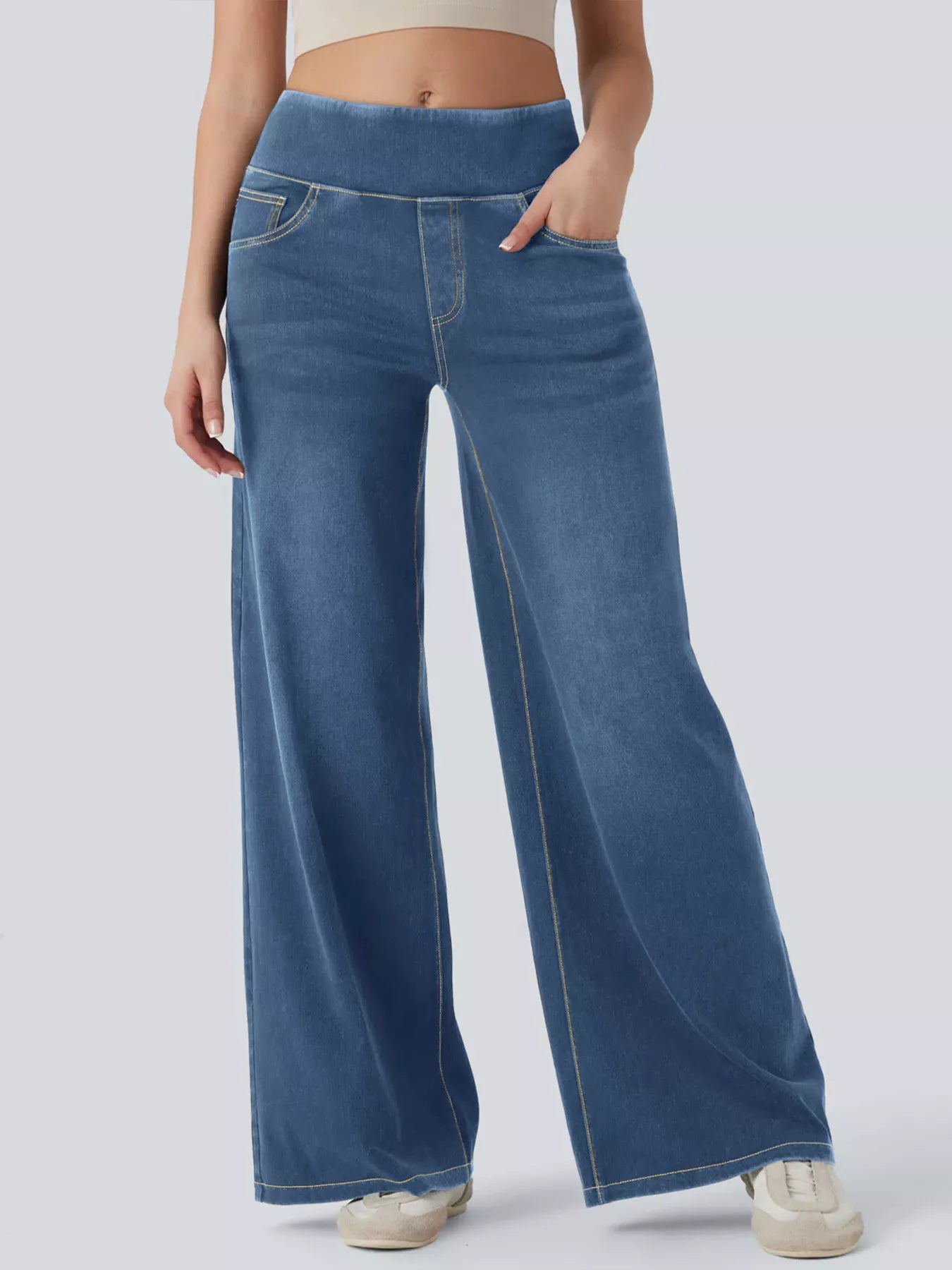 High-waisted wide-leg jeans in light blue wash, wide flared legs with front pockets